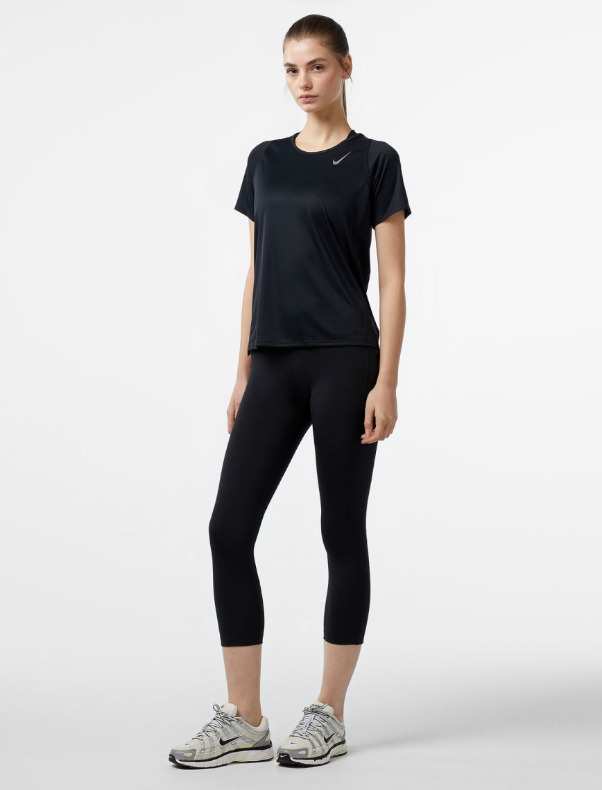 Nike Dri-Fit Race Kadın Siyah T-Shirt Nike Dri-Fit Race Kadın Siyah T-Shirt