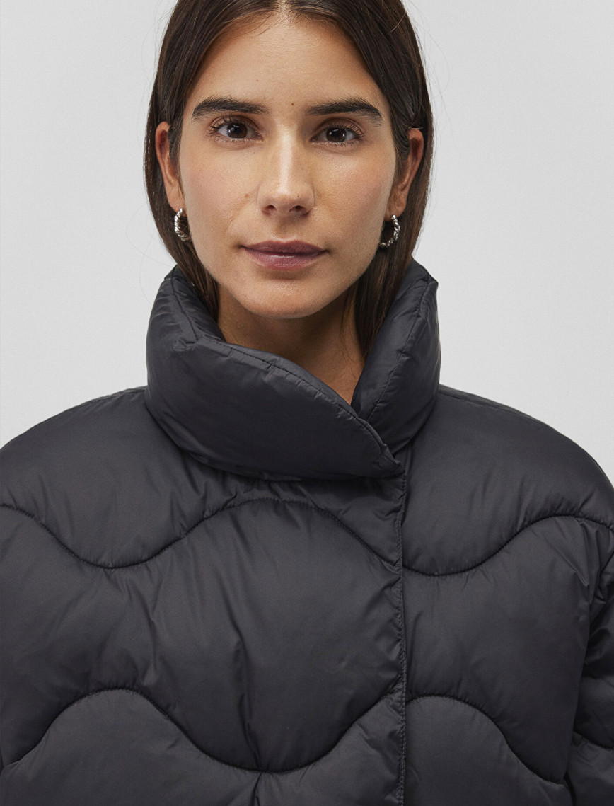 Mavi Dik Yaka Siyah Şişme Mont 1110440-900 Mavi Dik Yaka Siyah Şişme Mont 1110440-900