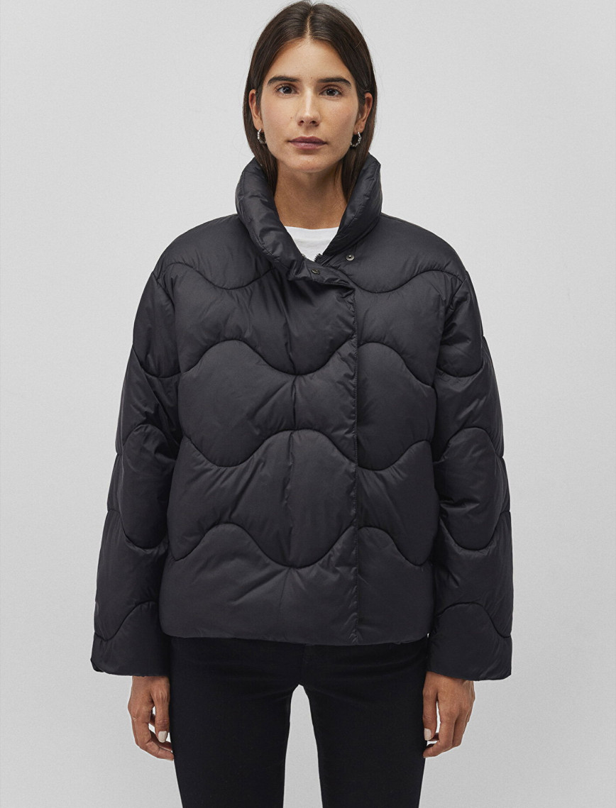 Mavi Dik Yaka Siyah Şişme Mont 1110440-900 Mavi Dik Yaka Siyah Şişme Mont 1110440-900