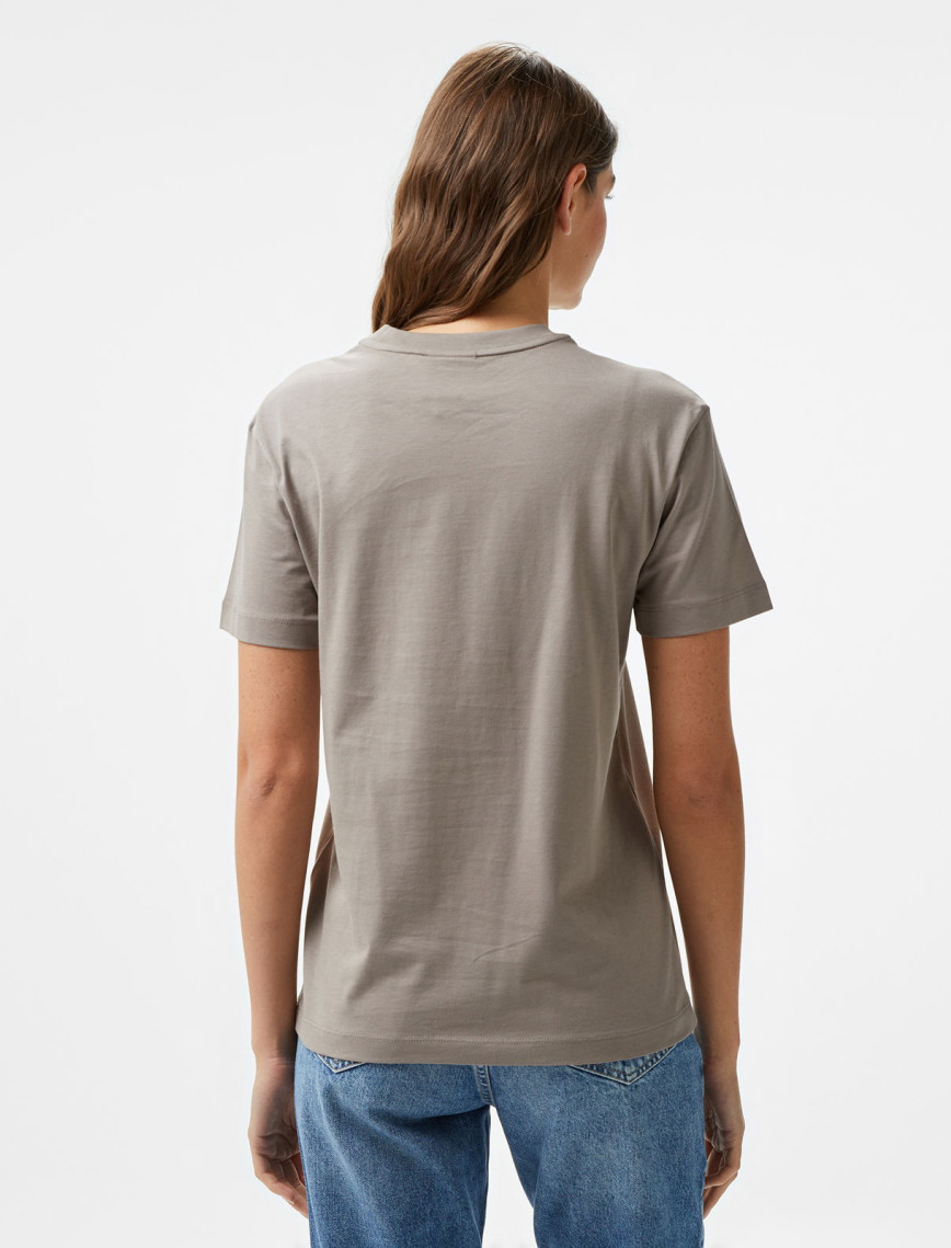 Calvin Klein Nano Logo Regular Kadın Gri T-Shirt Calvin Klein Nano Logo Regular Kadın Gri T-Shirt