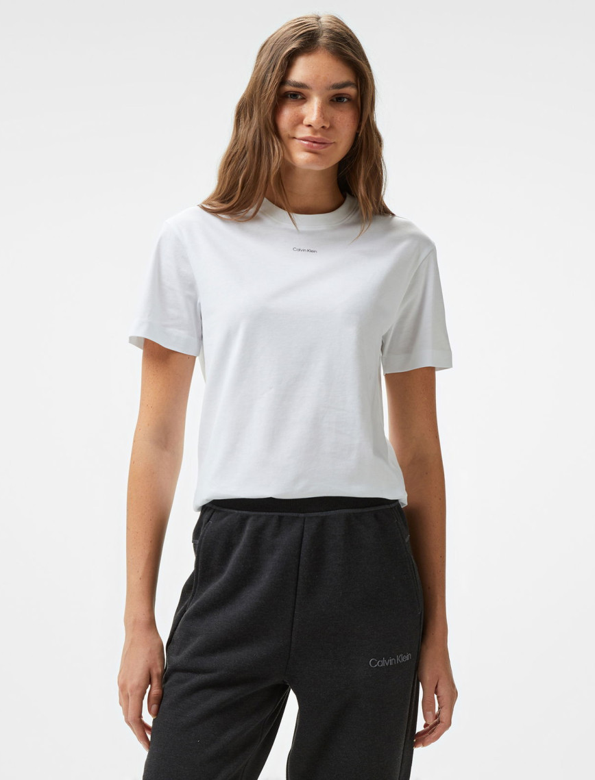Calvin Klein Nano Logo Regular Kadın Siyah T-Shirt Calvin Klein Nano Logo Regular Kadın Siyah T-Shirt