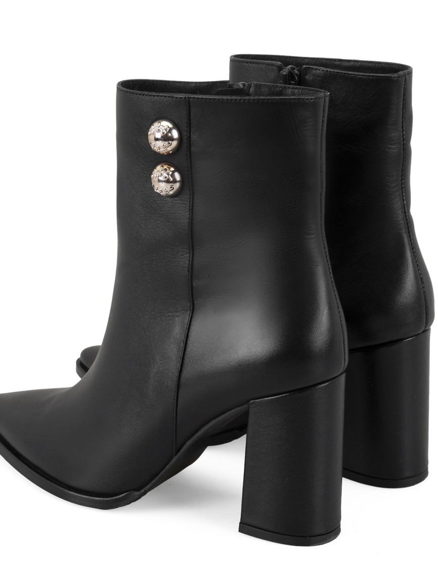 Kadın Siyah Metal Aksesuarlı Deri Topuklu Bot Kadın Siyah Metal Aksesuarlı Deri Topuklu Bot