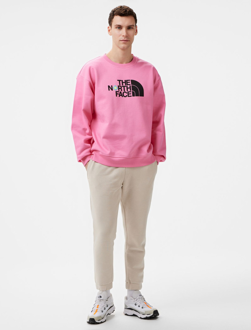The North Face Yinka Ilori Crew Erkek Pembe Sweatshirt The North Face Yinka Ilori Crew Erkek Pembe Sweatshirt
