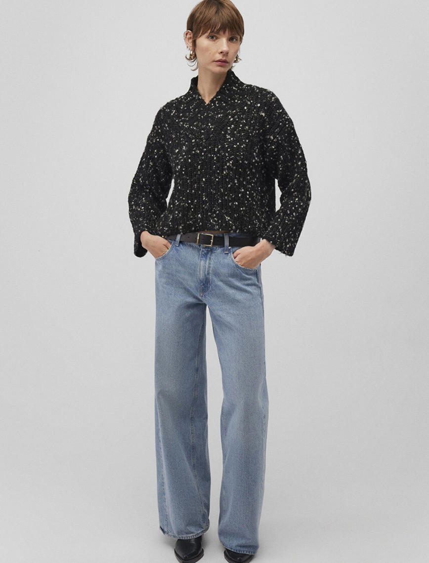 Mavi V Yaka Siyah Kazak Loose Fit / Bol Rahat Kesim 1710577-900 Mavi V Yaka Siyah Kazak Loose Fit / Bol Rahat Kesim 1710577-900