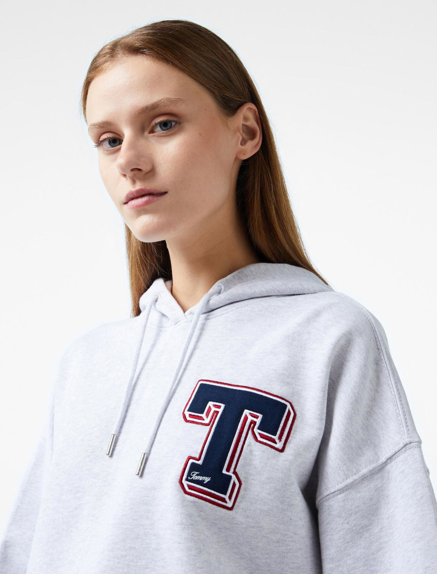 Tommy Jeans Letterman Kadın Gri Sweatshirt Tommy Jeans Letterman Kadın Gri Sweatshirt