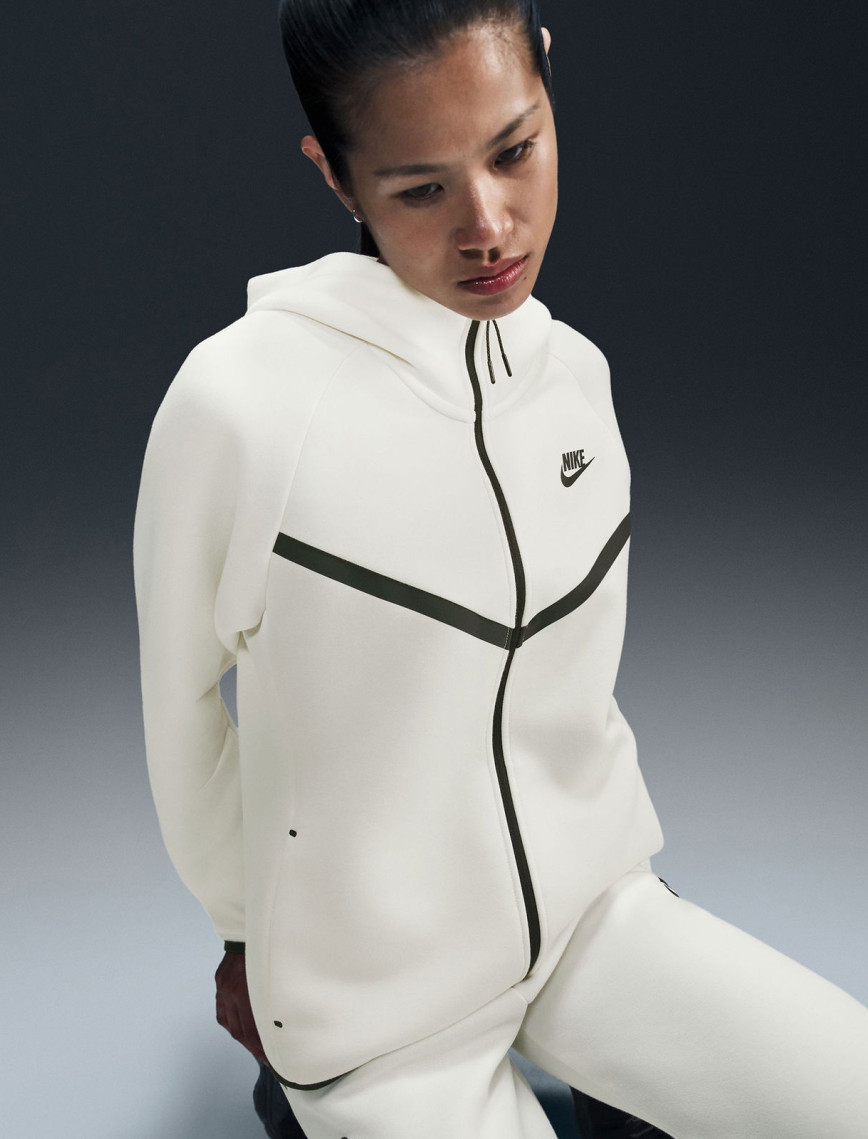 Nike Sportswear Tech Fleece Windrunner Kadın Bej Sweatshirt Nike Sportswear Tech Fleece Windrunner Kadın Bej Sweatshirt