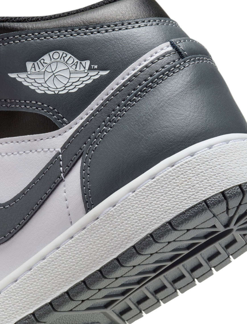 Jordan Air 1 Mid Genç Siyah Spor Ayakkabı Jordan Air 1 Mid Genç Siyah Spor Ayakkabı