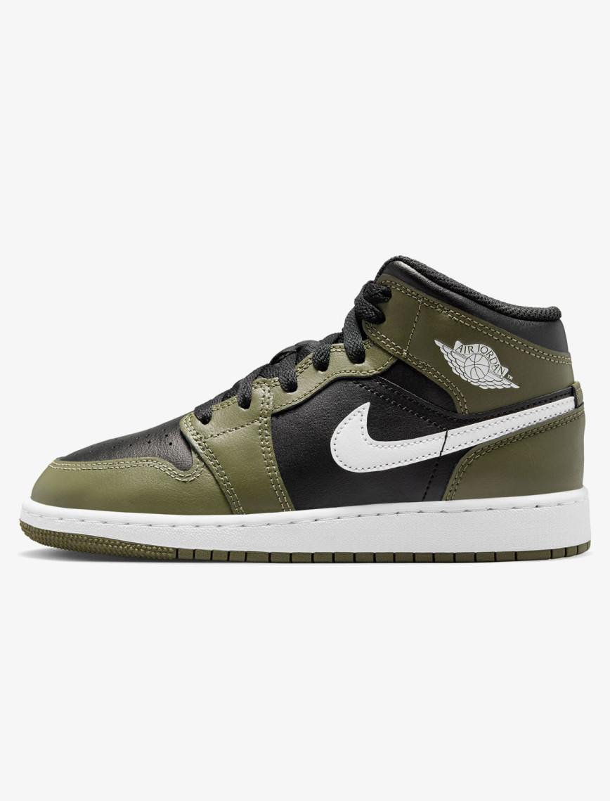 Jordan Air 1 Mid Genç Siyah Spor Ayakkabı Jordan Air 1 Mid Genç Siyah Spor Ayakkabı