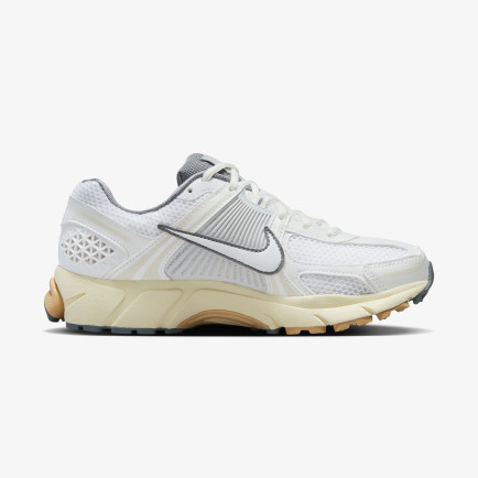 Nike Zoom Vomero 5 Kadın Beyaz Spor Ayakkabı Nike Zoom Vomero 5 Kadın Beyaz Spor Ayakkabı