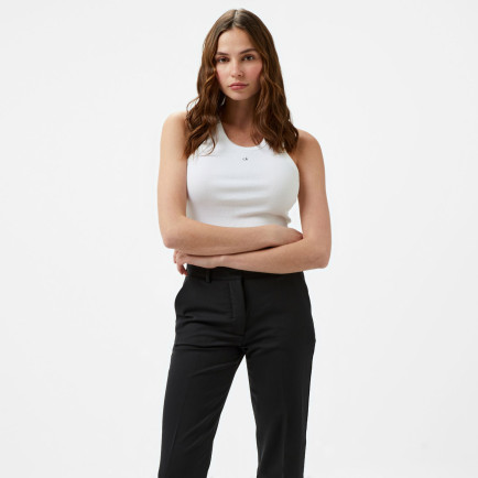 Calvin Klein Graphic Slim Kadın Beyaz Kolsuz T-Shirt Calvin Klein Graphic Slim Kadın Beyaz Kolsuz T-Shirt