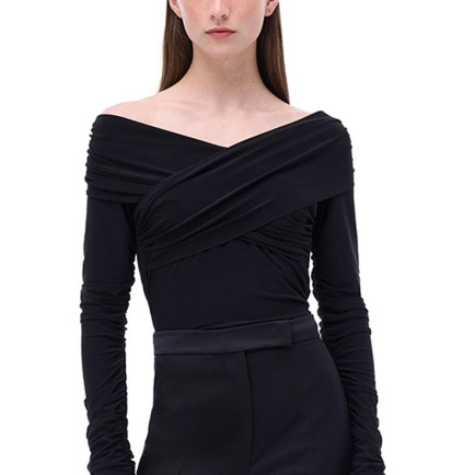 Albertas Slim Fit Standart Boy Sıfır Kol Kayık Yaka Siyah Bluz Albertas Slim Fit Standart Boy Sıfır Kol Kayık Yaka Siyah Bluz