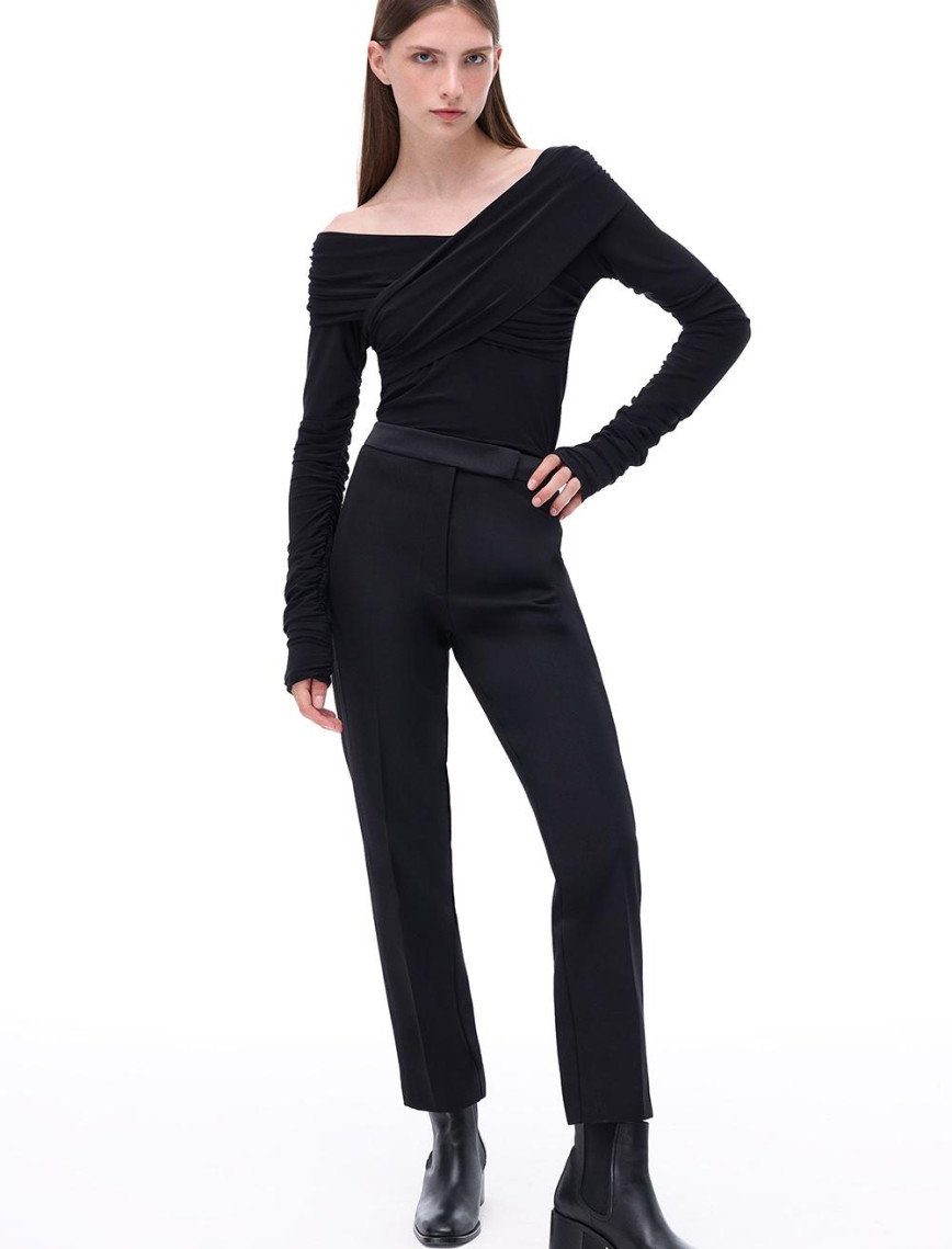 Albertas Slim Fit Standart Boy Sıfır Kol Kayık Yaka Siyah Bluz