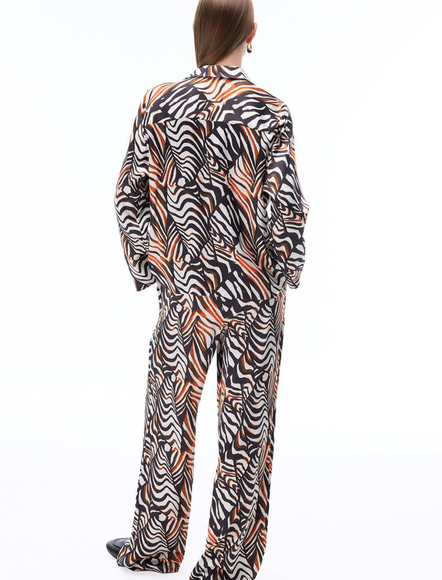 Suadade Regular Fit Takma Kol Erkek Yaka Çok Renkli Kadın Gömlek Suadade Regular Fit Takma Kol Erkek Yaka Çok Renkli Kadın Gömlek