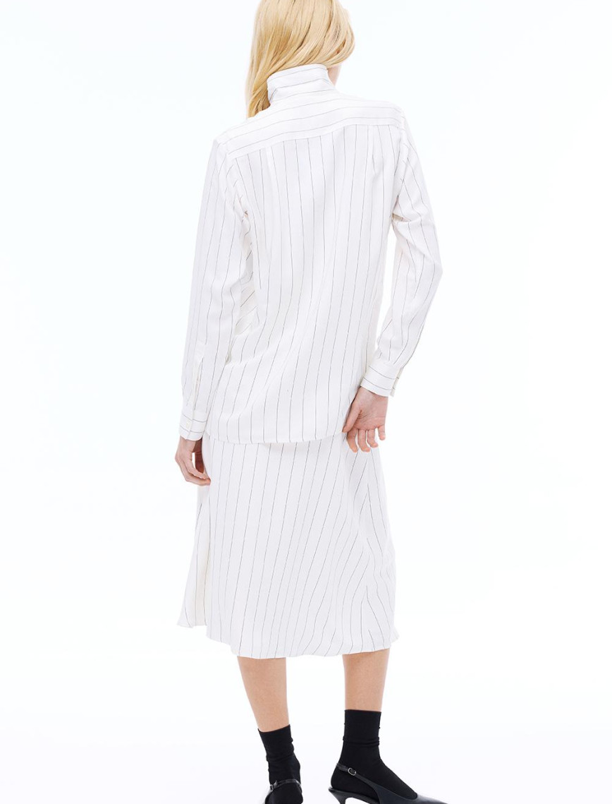 Aponias Rahat Kalıp Çizgili Desen Standart Boy Takma Kol Gömlek Yaka Ekru Gömlek Aponias Rahat Kalıp Çizgili Desen Standart Boy Takma Kol Gömlek Yaka Ekru Gömlek