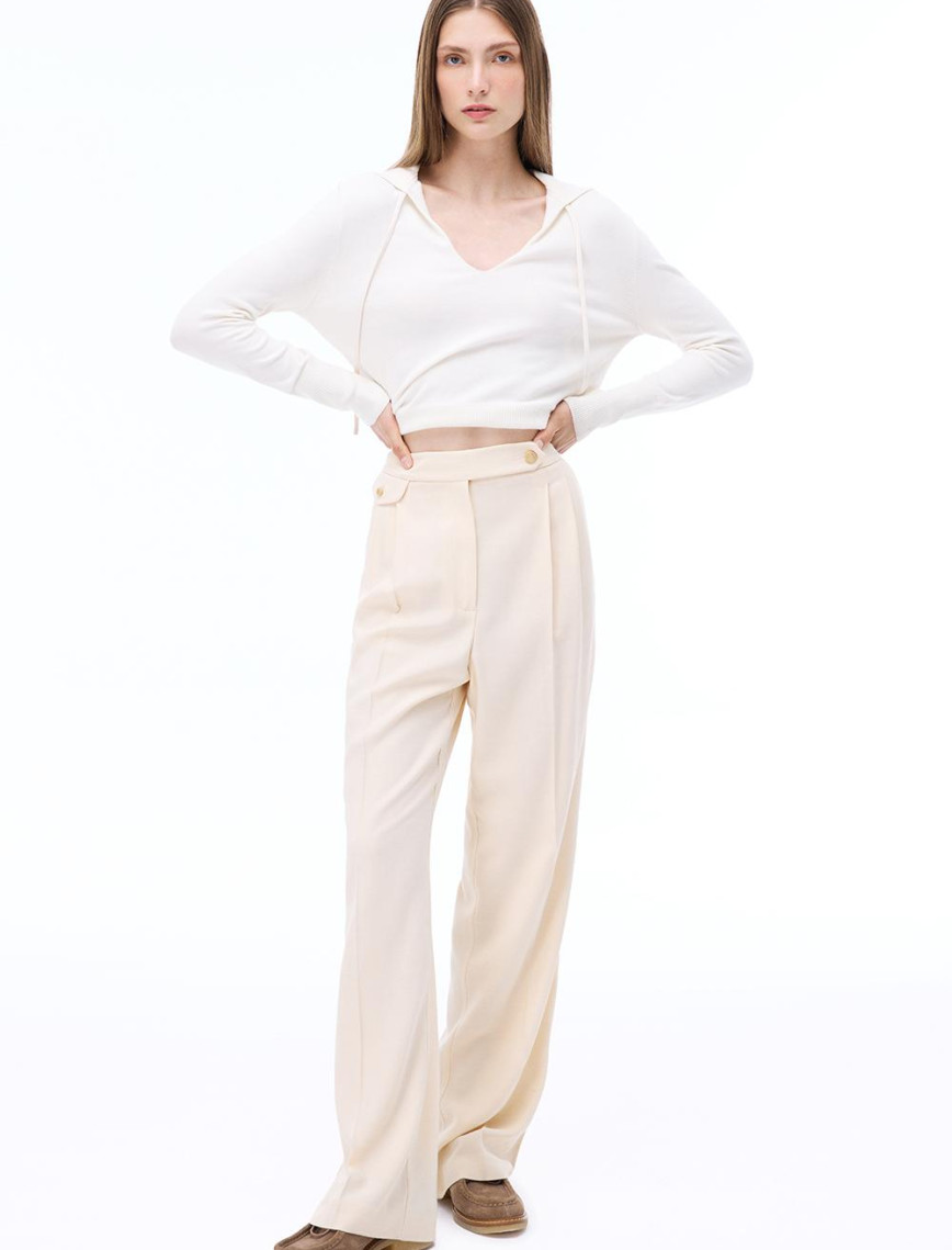 Triko Rahat Kalıp Standart Boy Takma Kol V-Yaka Ekru Kazak Triko Rahat Kalıp Standart Boy Takma Kol V-Yaka Ekru Kazak