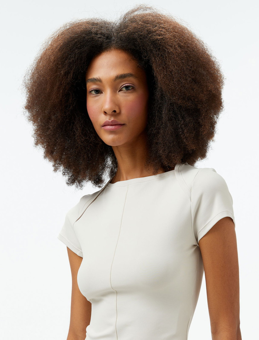 Nike Dri-Fit Zenvy Kadın Krem T-Shirt Nike Dri-Fit Zenvy Kadın Krem T-Shirt