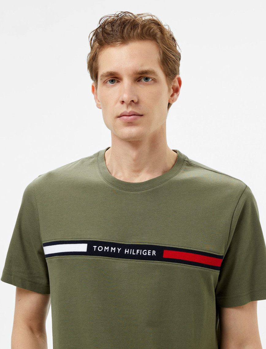 Tommy Hilfiger Hilfiger Chest Insert Erkek Yeşil T-Shirt Tommy Hilfiger Hilfiger Chest Insert Erkek Yeşil T-Shirt
