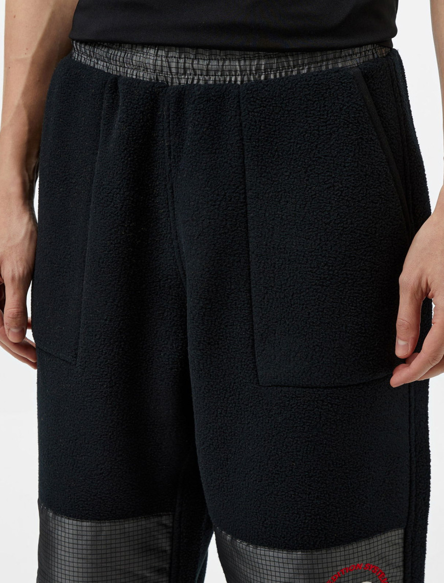 The North Face Retro Denali Erkek Siyah Eşofman Altı The North Face Retro Denali Erkek Siyah Eşofman Altı