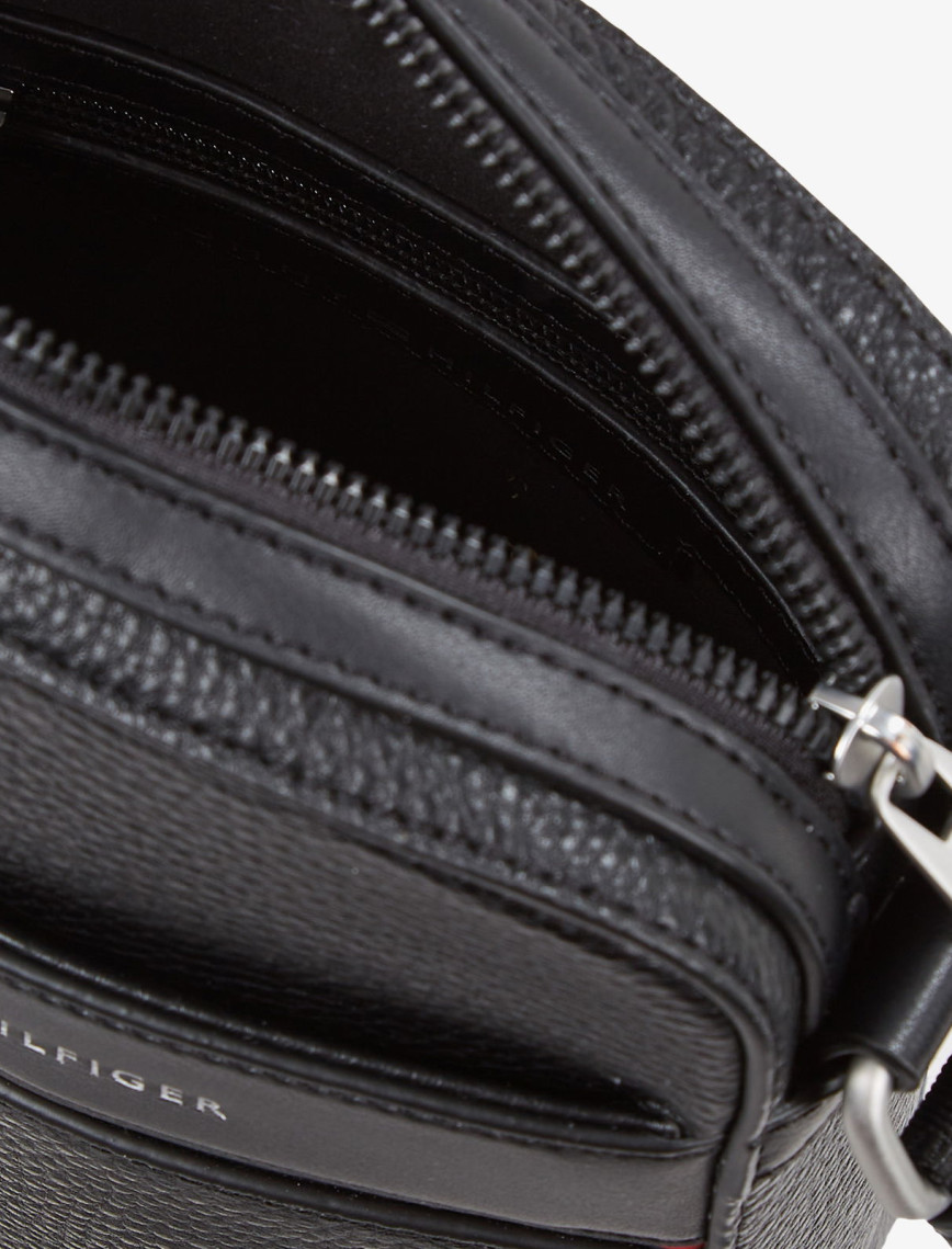 Tommy Hilfiger Corp Mini Erkek Siyah El Çantası Tommy Hilfiger Corp Mini Erkek Siyah El Çantası