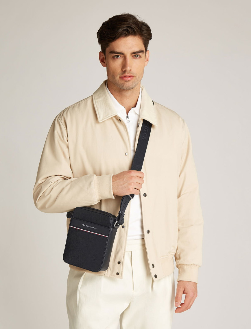 Tommy Hilfiger Corp Mini Erkek Siyah El Çantası Tommy Hilfiger Corp Mini Erkek Siyah El Çantası