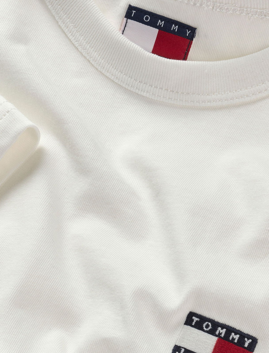 Tommy Jeans Reg Badge Ext Erkek Beyaz T-Shirt Tommy Jeans Reg Badge Ext Erkek Beyaz T-Shirt
