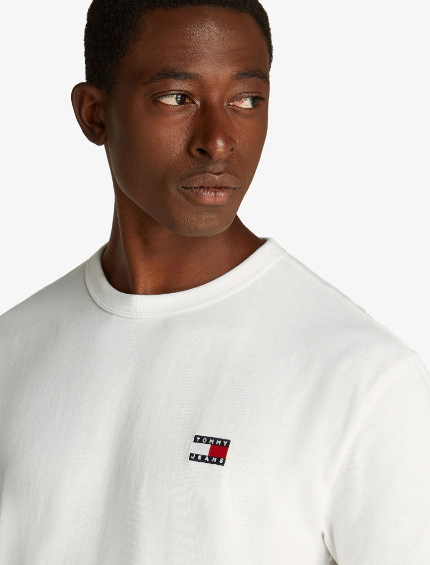 Tommy Jeans Reg Badge Ext Erkek Beyaz T-Shirt Tommy Jeans Reg Badge Ext Erkek Beyaz T-Shirt