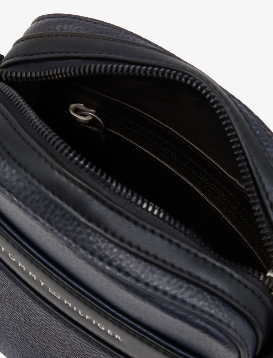 Tommy Hilfiger Corp Mini Erkek Lacivert El Çantası Tommy Hilfiger Corp Mini Erkek Lacivert El Çantası