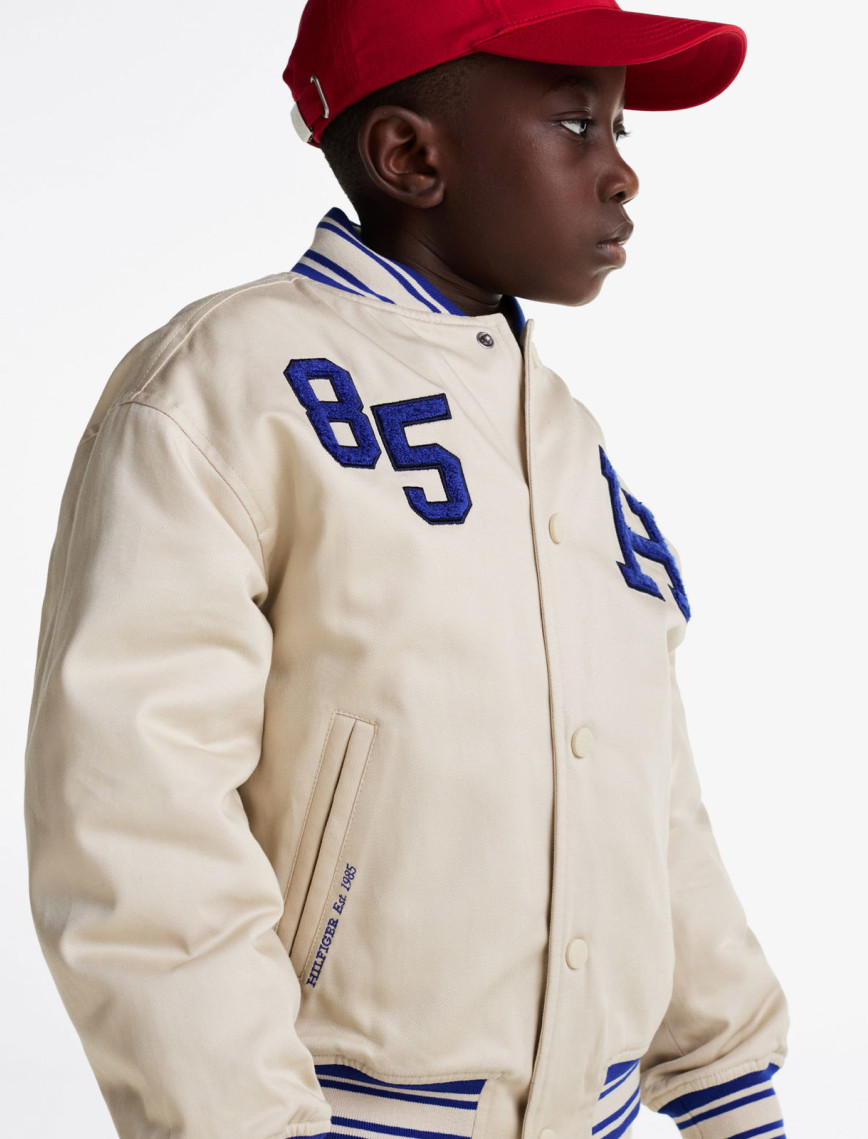 Tommy Hilfiger Twill Badge Varsity Çocuk Bej Ceket Tommy Hilfiger Twill Badge Varsity Çocuk Bej Ceket