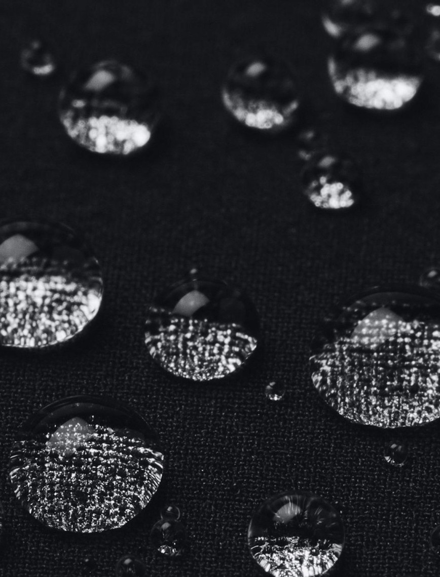 Under Armour Out Run Kadın Siyah Koşu Üstü Under Armour Out Run Kadın Siyah Koşu Üstü