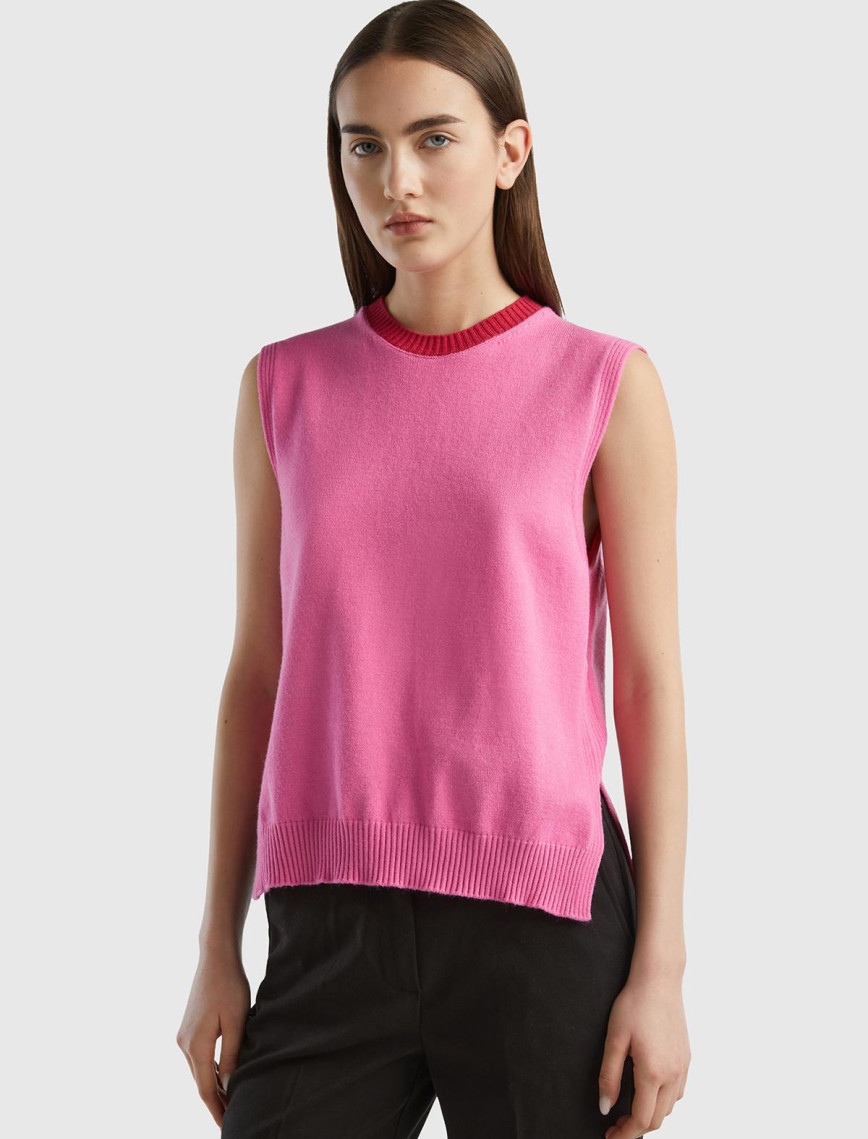 Kadın Pembe Viskoz Karışımlı Yanları Yırtmaçlı Kolsuz Kazak