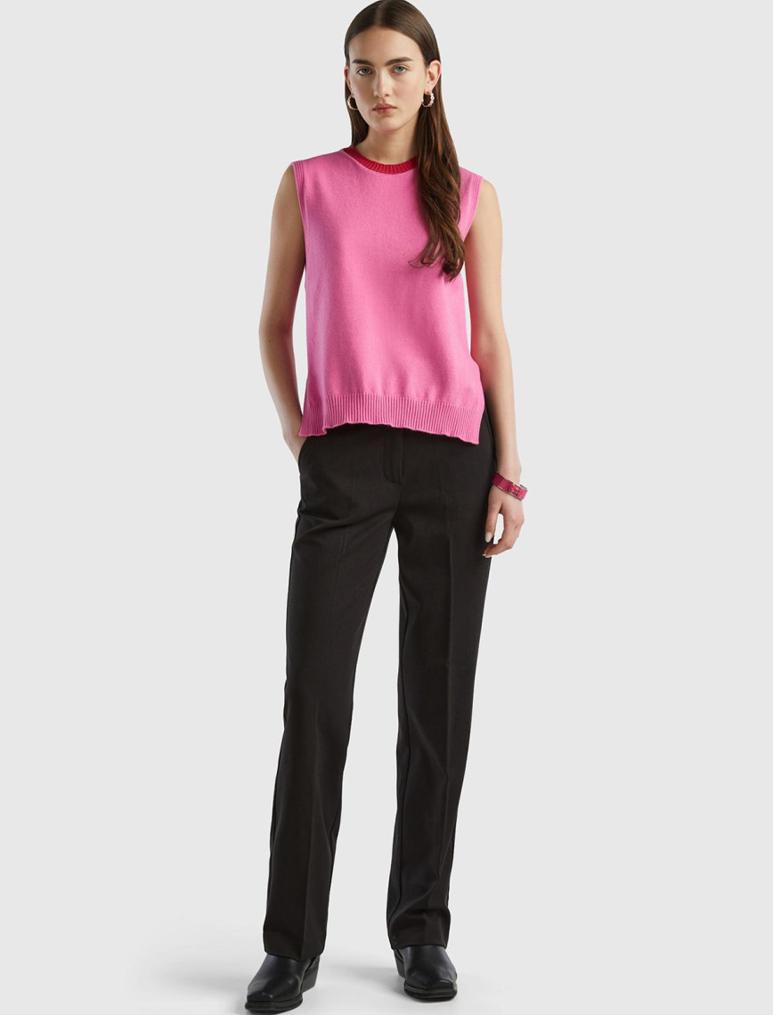 Kadın Pembe Viskoz Karışımlı Yanları Yırtmaçlı Kolsuz Kazak