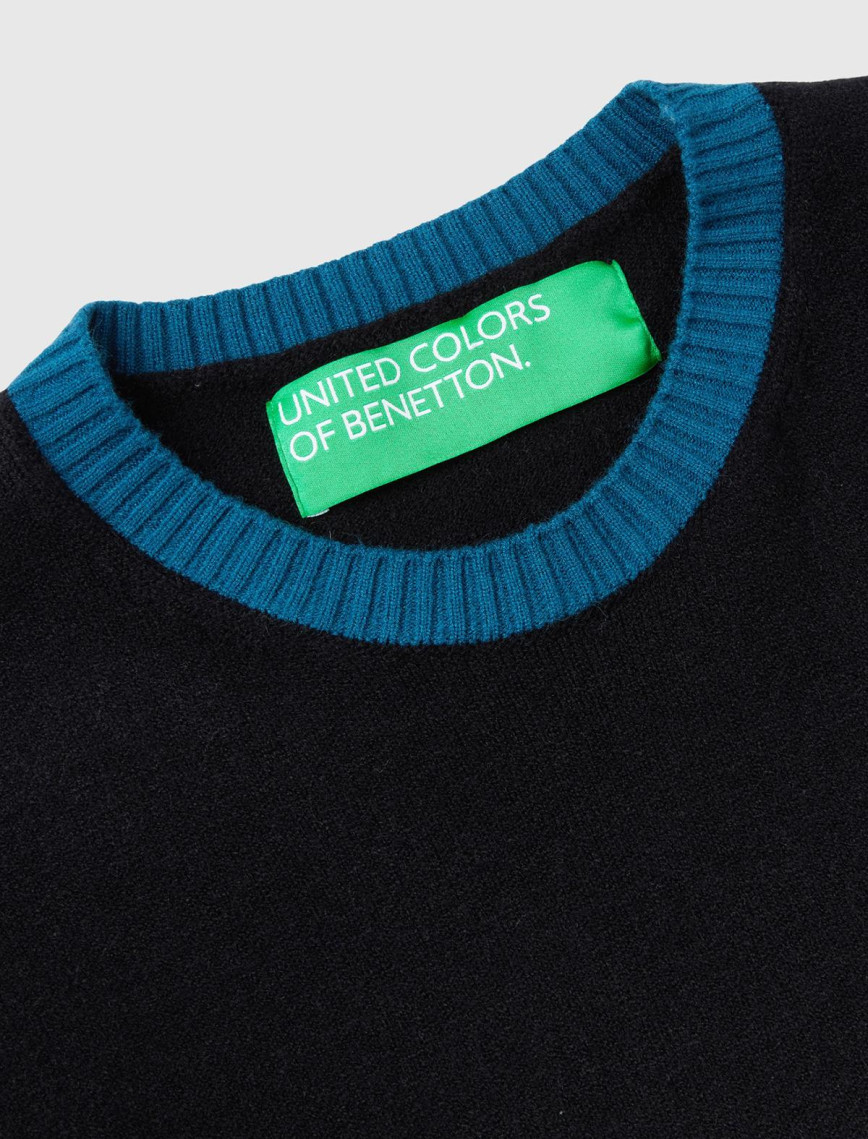 Kadın Siyah Viskoz Karışımlı Yanları Yırtmaçlı Kolsuz Kazak