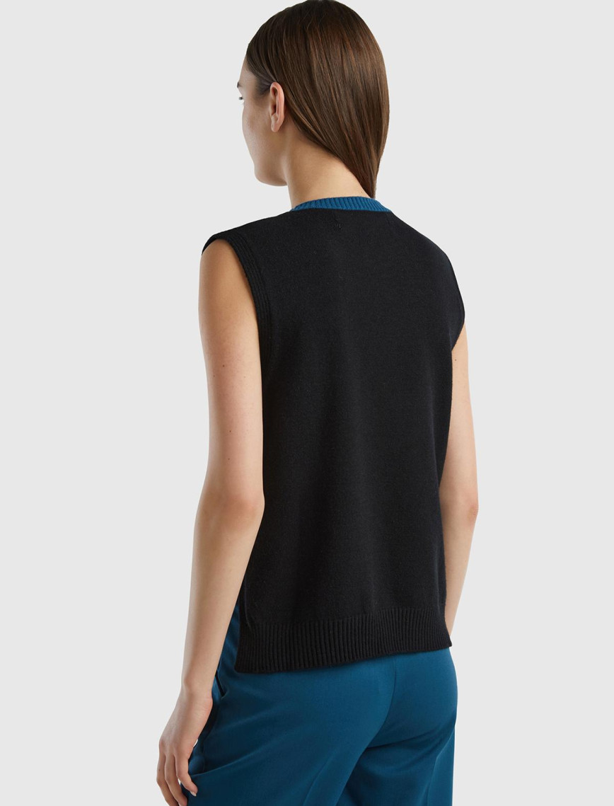 Kadın Siyah Viskoz Karışımlı Yanları Yırtmaçlı Kolsuz Kazak