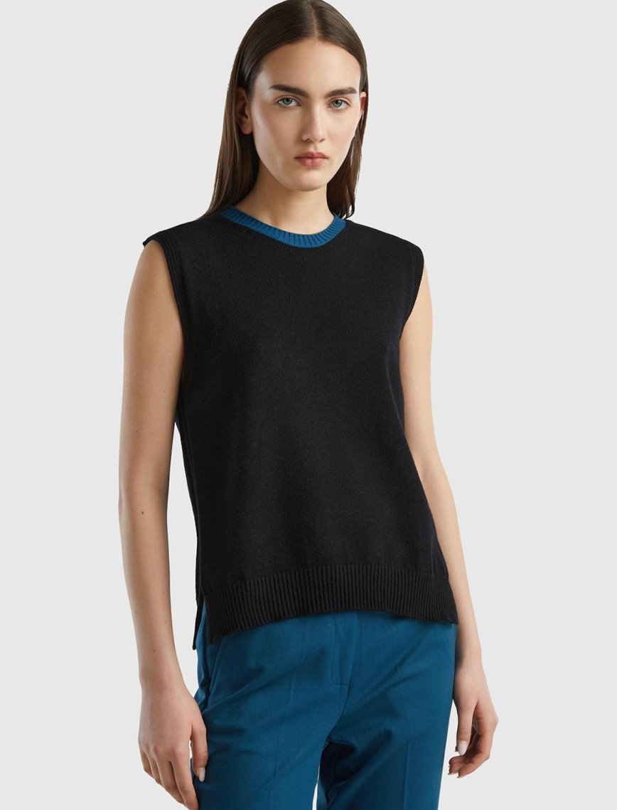 Kadın Siyah Viskoz Karışımlı Yanları Yırtmaçlı Kolsuz Kazak