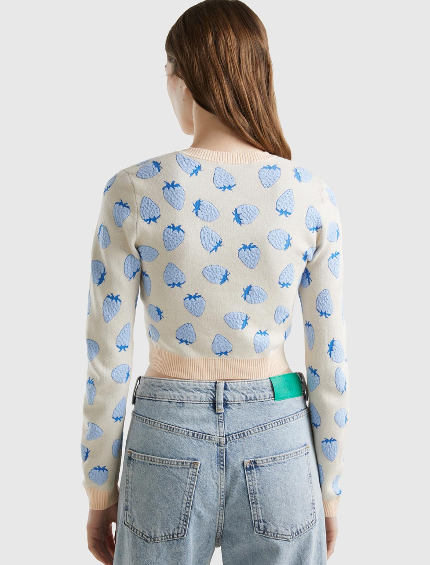 Kadın Krem Pamuk Karışımlı Tamamı 3D Çilek Desenli Bisiklet Yaka Kazak Kadın Krem Pamuk Karışımlı Tamamı 3D Çilek Desenli Bisiklet Yaka Kazak