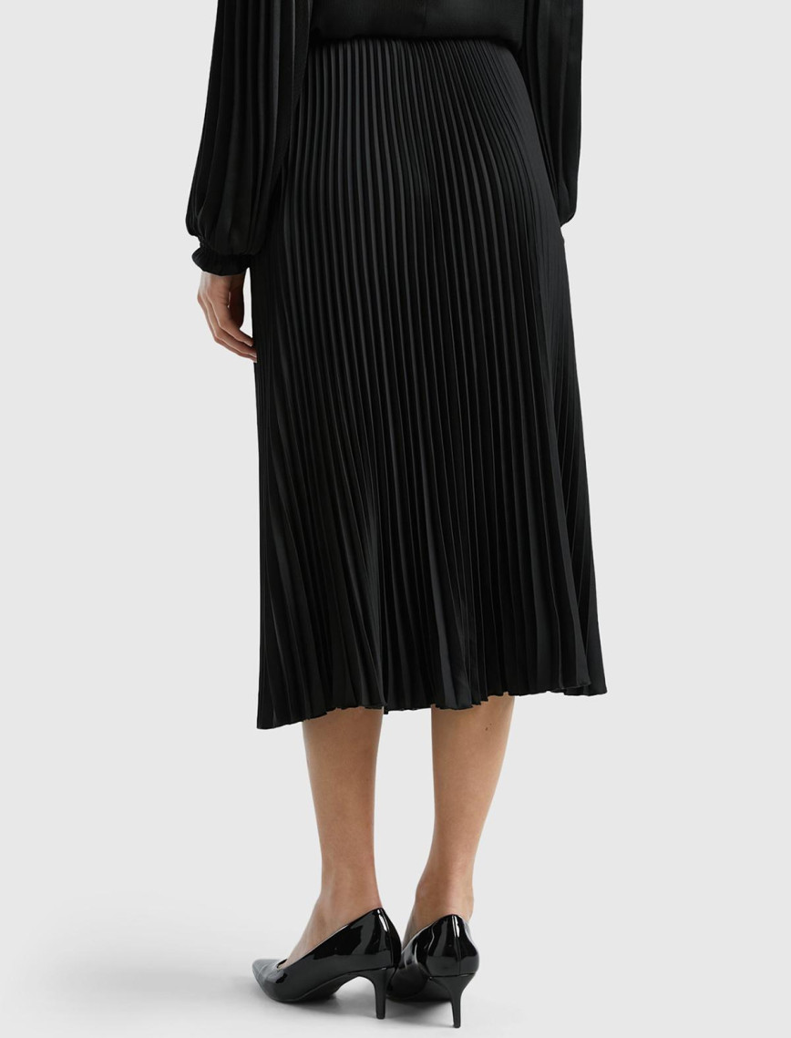 Kadın Siyah Rahat Kesim Uzun Etek Kadın Siyah Rahat Kesim Uzun Etek