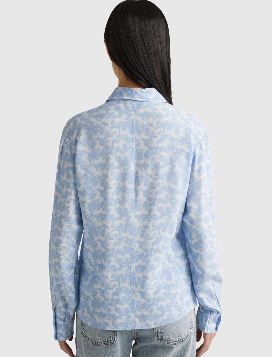 Kadın Açık Mavi Mix %100 Viskoz Yama Cepli ve Tamamı Desenli Uzun Kollu Gömlek Kadın Açık Mavi Mix %100 Viskoz Yama Cepli ve Tamamı Desenli Uzun Kollu Gömlek