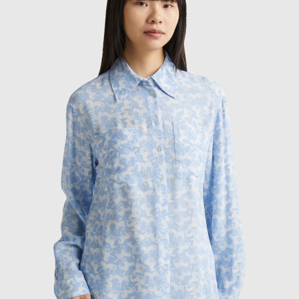 Kadın Açık Mavi Mix %100 Viskoz Yama Cepli ve Tamamı Desenli Uzun Kollu Gömlek Kadın Açık Mavi Mix %100 Viskoz Yama Cepli ve Tamamı Desenli Uzun Kollu Gömlek