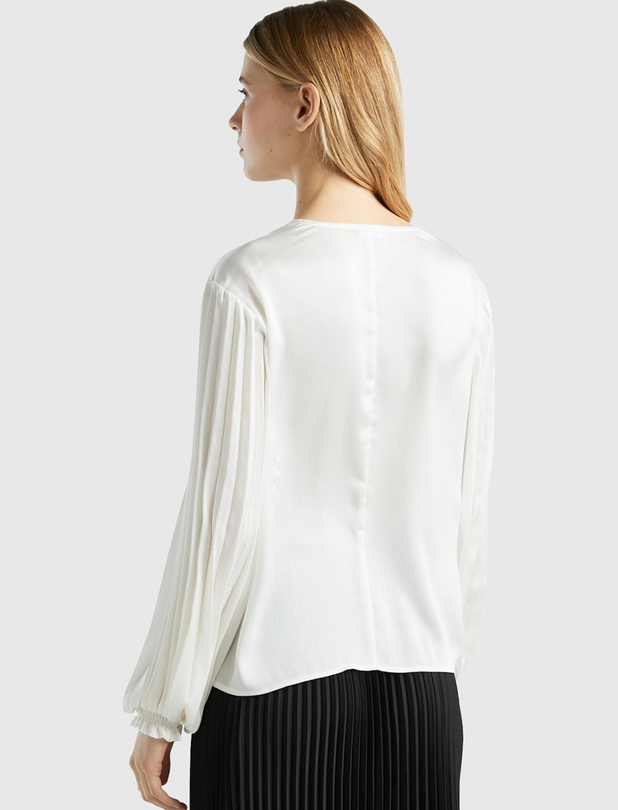 Kadın Krem Kolları Detaylı V Yaka Bluz Kadın Krem Kolları Detaylı V Yaka Bluz