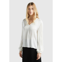 Kadın Krem Kolları Detaylı V Yaka Bluz