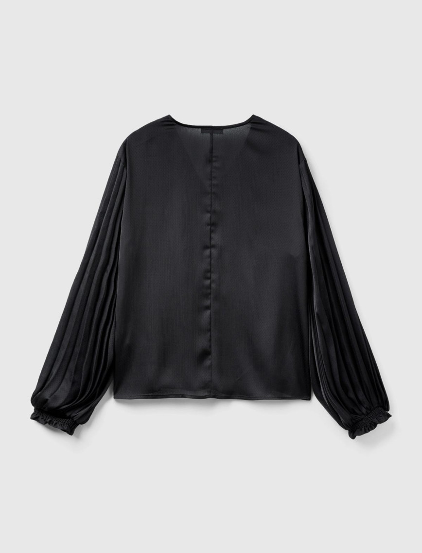 Kadın Siyah Kolları Detaylı V Yaka Bluz