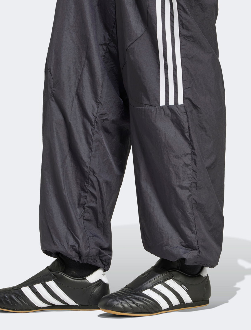 adidas Adicolor Teamgeist Oversized Kadın Siyah Eşofman Altı adidas Adicolor Teamgeist Oversized Kadın Siyah Eşofman Altı