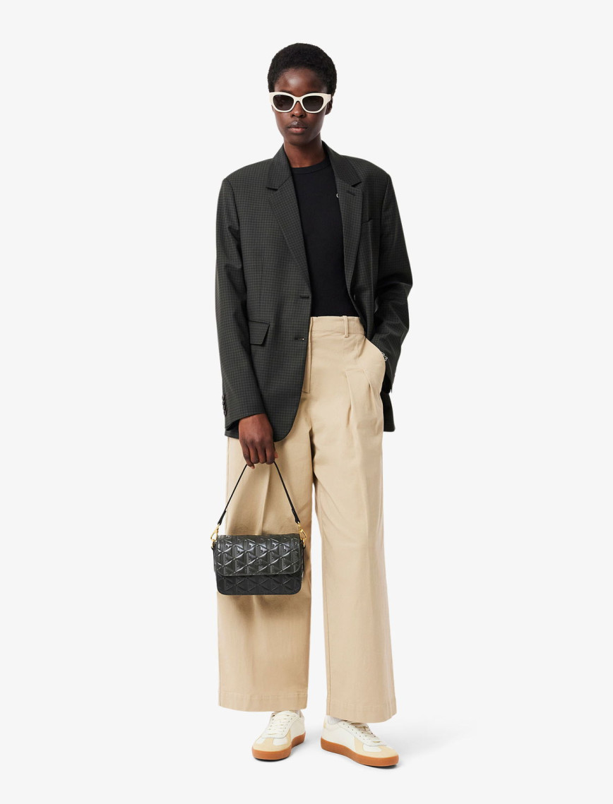 Lacoste Maheki Kadın Monogram Deri Siyah Omuz Çantası Lacoste Maheki Kadın Monogram Deri Siyah Omuz Çantası