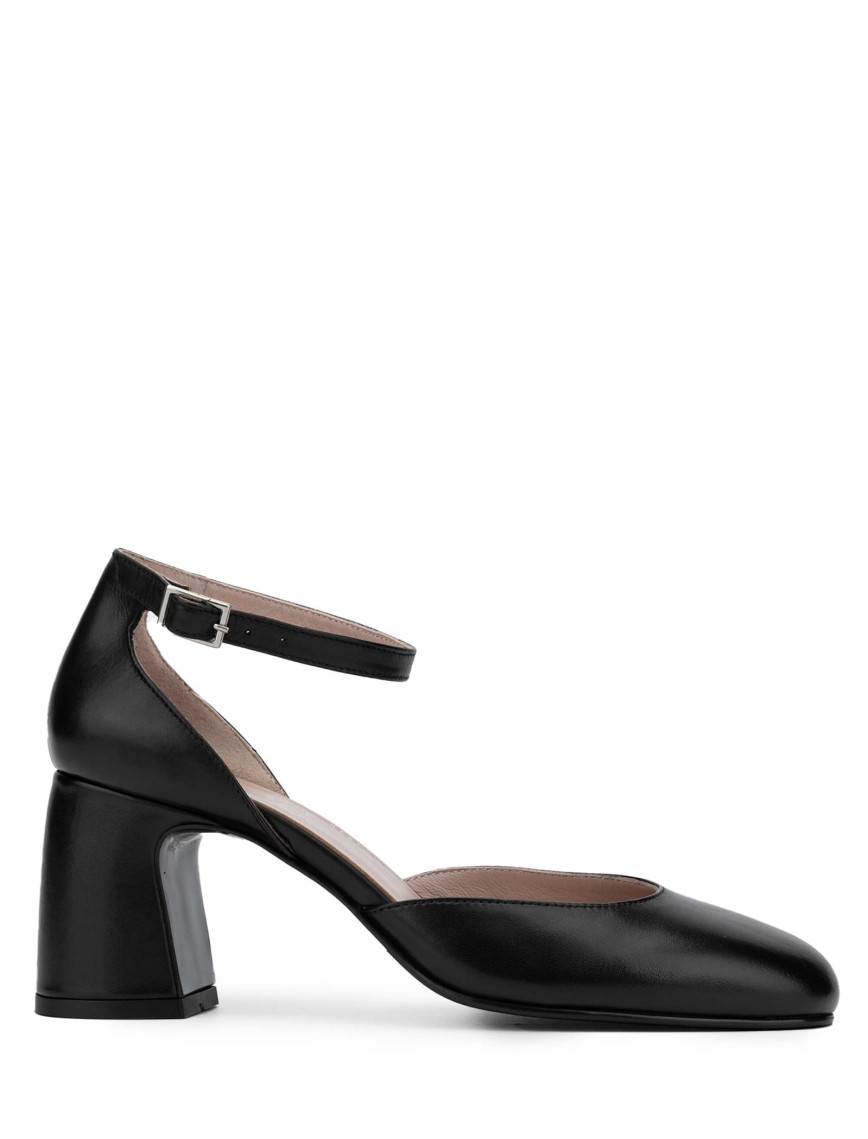 Tamer Tanca Kadın Hakiki Deri Siyah Deri Topuklu Sandalet Tamer Tanca Kadın Hakiki Deri Siyah Deri Topuklu Sandalet