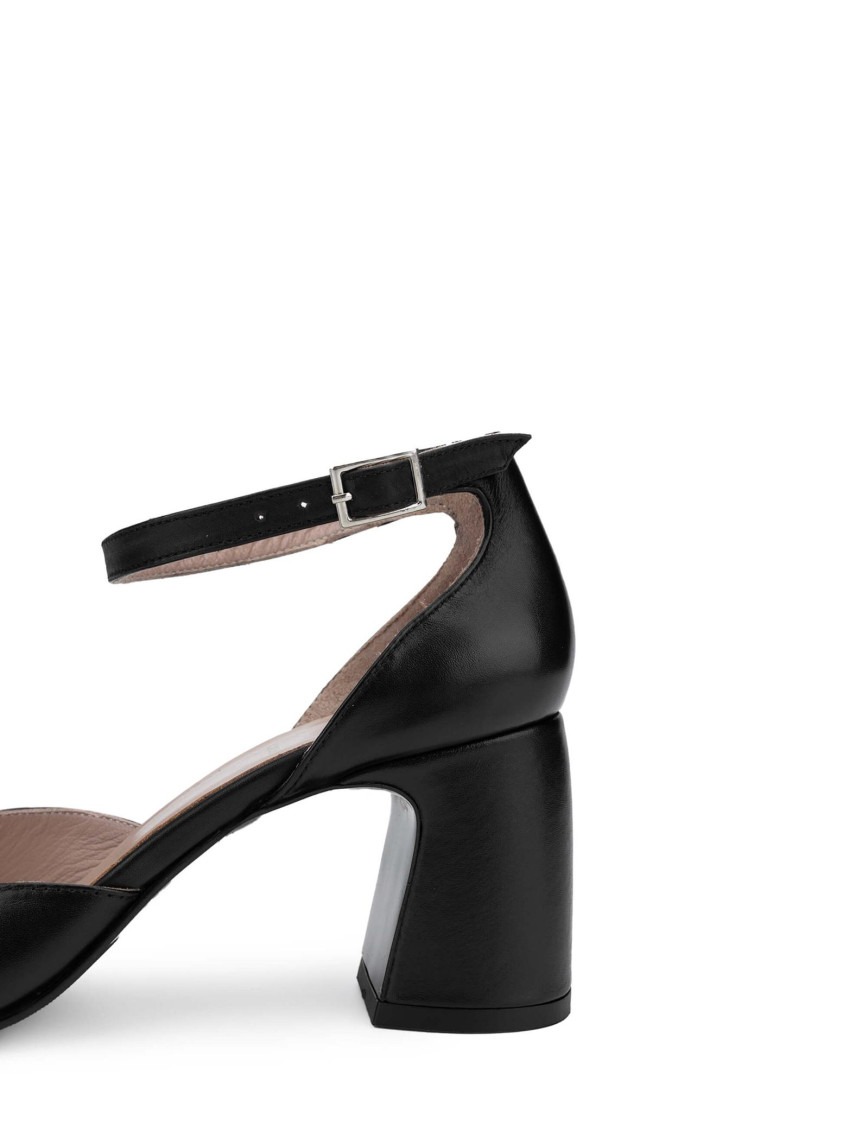 Tamer Tanca Kadın Hakiki Deri Siyah Deri Topuklu Sandalet Tamer Tanca Kadın Hakiki Deri Siyah Deri Topuklu Sandalet