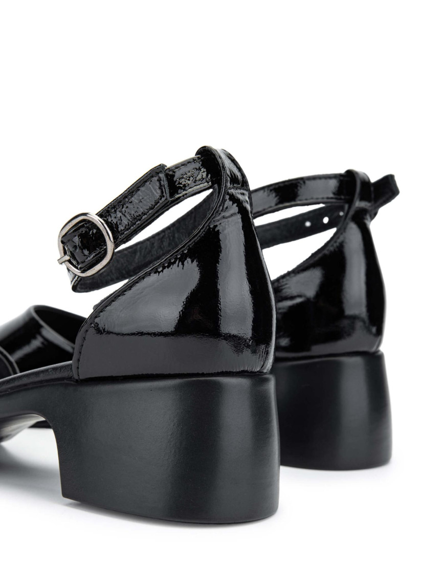 Tamer Tanca Kadın Hakiki Deri Siyah Rugan Topuklu Sandalet Tamer Tanca Kadın Hakiki Deri Siyah Rugan Topuklu Sandalet