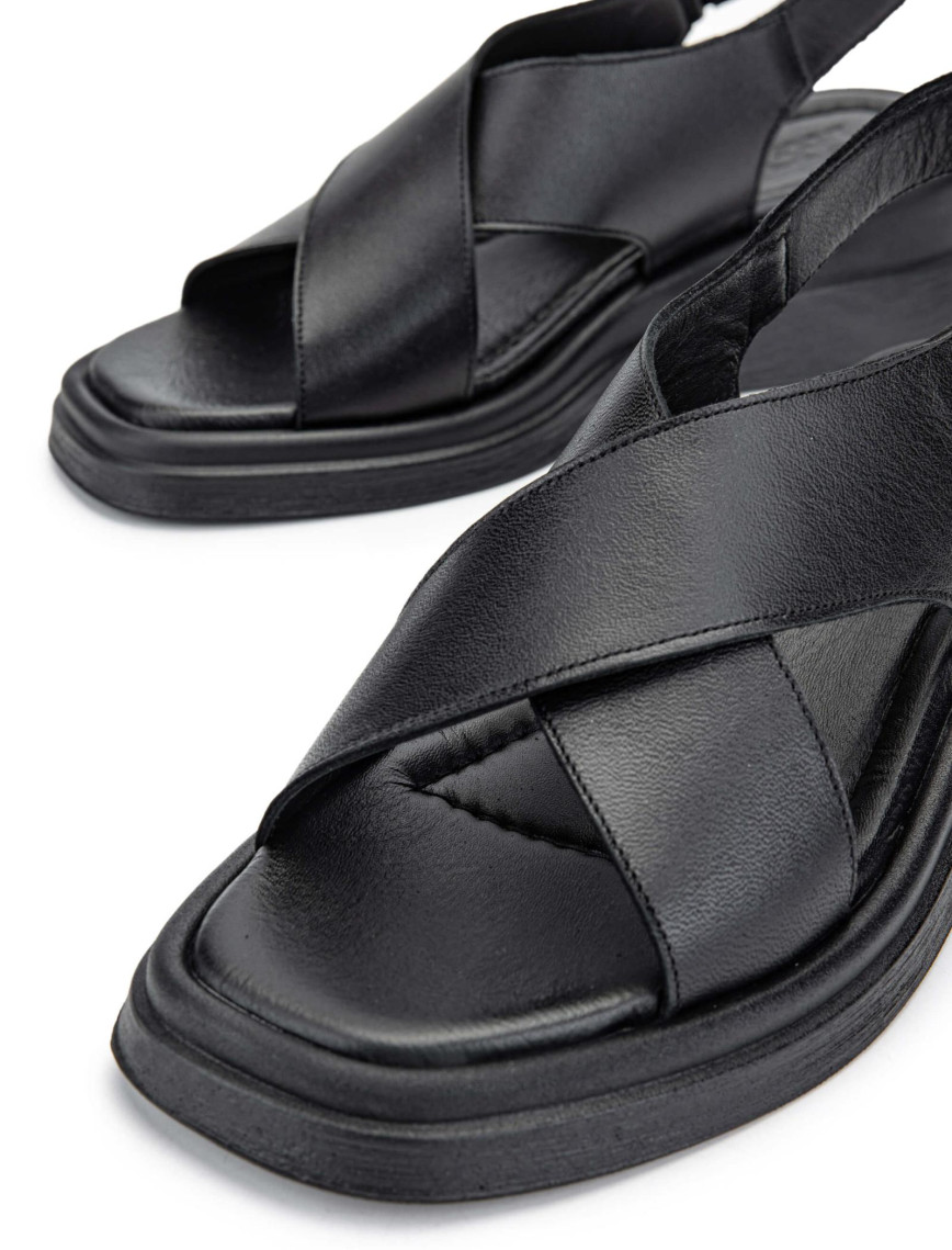 Tamer Tanca Kadın Hakiki Deri Siyah Deri Topuklu Sandalet Tamer Tanca Kadın Hakiki Deri Siyah Deri Topuklu Sandalet