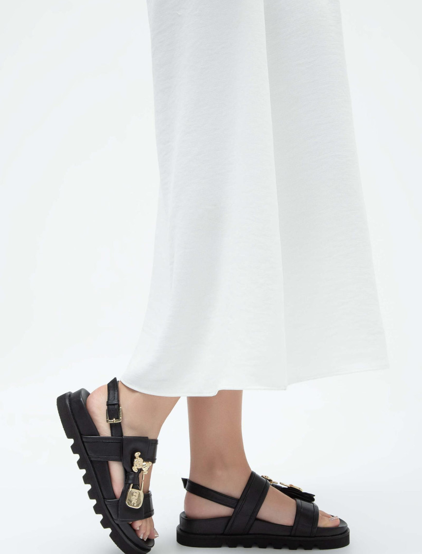 Tamer Tanca Kadın Hakiki Deri Siyah Deri Düz Sandalet Tamer Tanca Kadın Hakiki Deri Siyah Deri Düz Sandalet