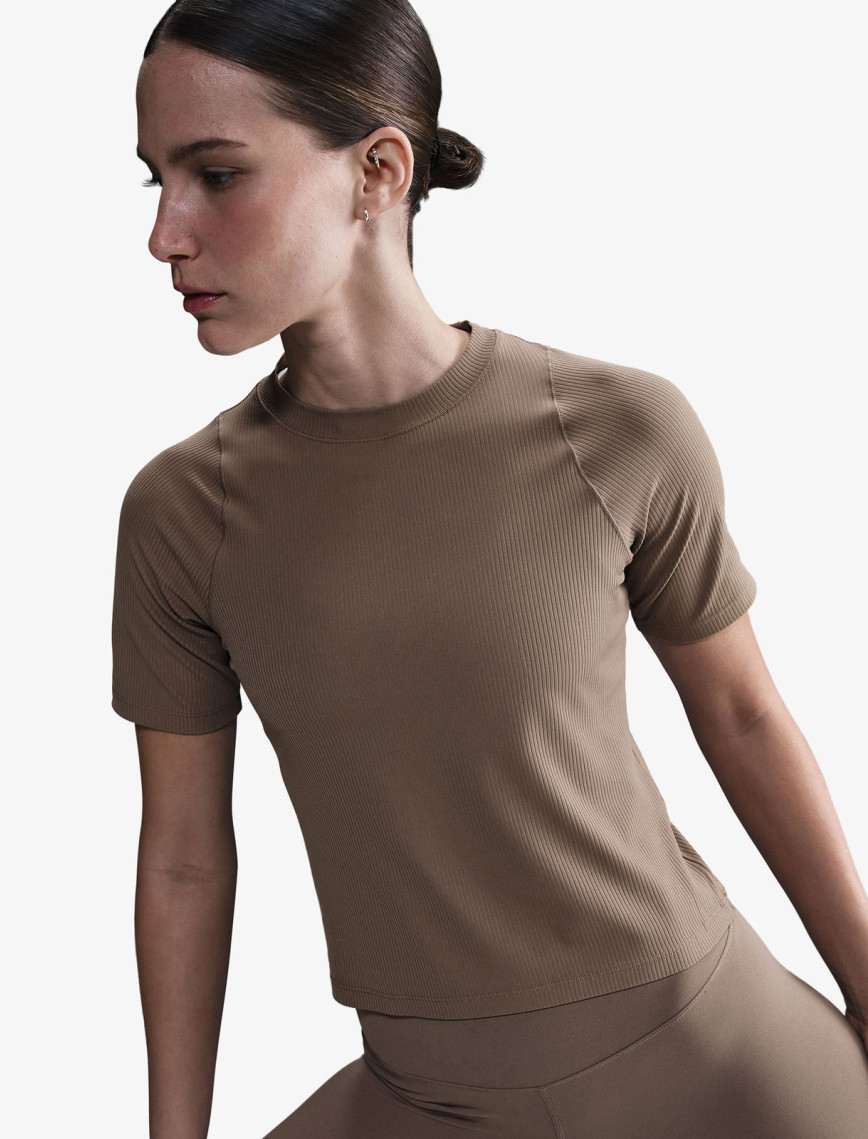 Nike Dri-Fit Zenvy Kadın Kahverengi T-Shirt Nike Dri-Fit Zenvy Kadın Kahverengi T-Shirt