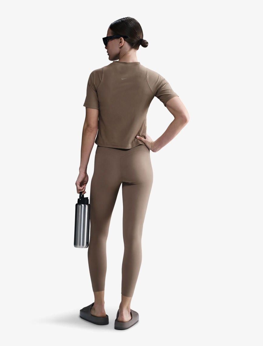 Nike Dri-Fit Zenvy Kadın Kahverengi T-Shirt Nike Dri-Fit Zenvy Kadın Kahverengi T-Shirt